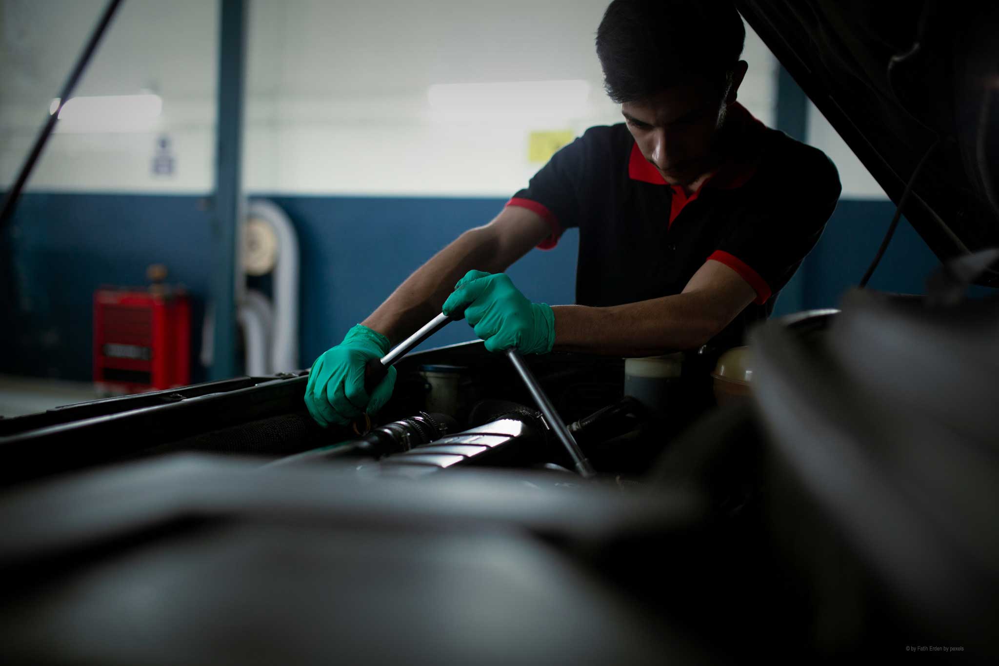 Über Lackierzentrum KLINZ Euskirchen mit Kfz-Servicewerkstatt